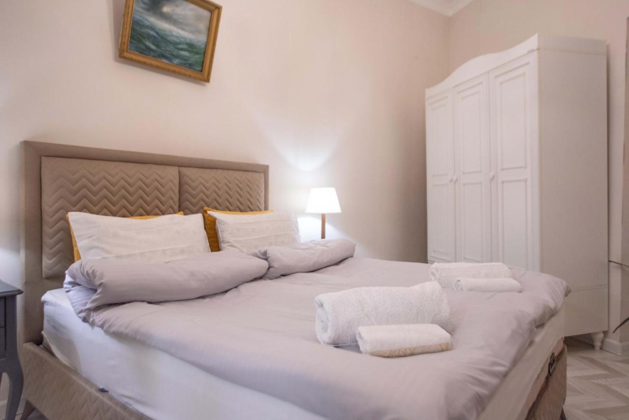 Old Town-Booking Apartment Tbilisi Eksteriør bilde
